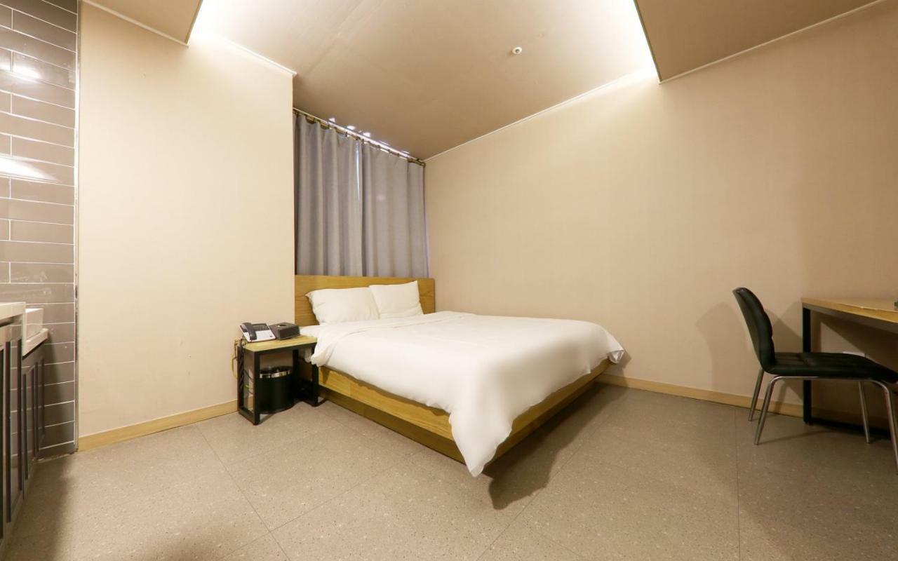 A7 Hotel Сувон Экстерьер фото